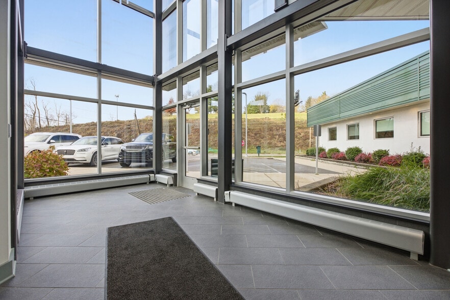 3009 Washington Rd, McMurray, PA for sale - Lobby - Image 2 of 32