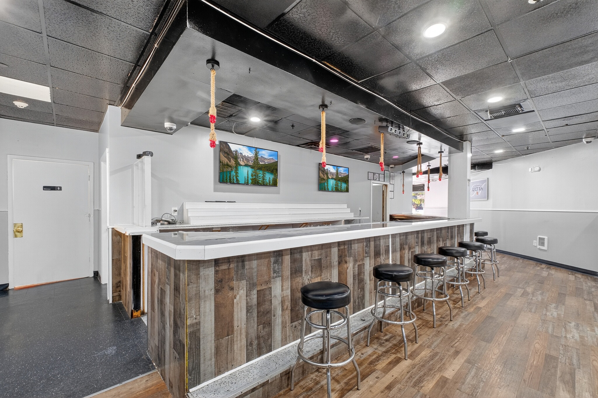 1220 Oregon Rd, Cortlandt Manor, NY for lease Building Photo- Image 1 of 27