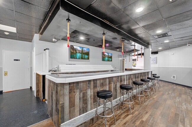 Plus de détails pour 1220 Oregon Rd, Cortlandt Manor, NY - Commerce de détail à louer