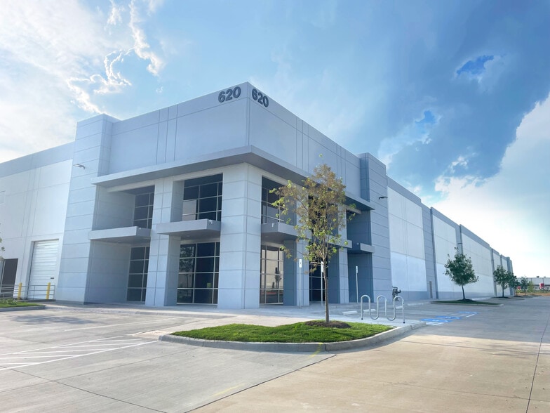 600 S Western Blvd, Denton, TX for lease - Building Photo - Image 2 of 3
