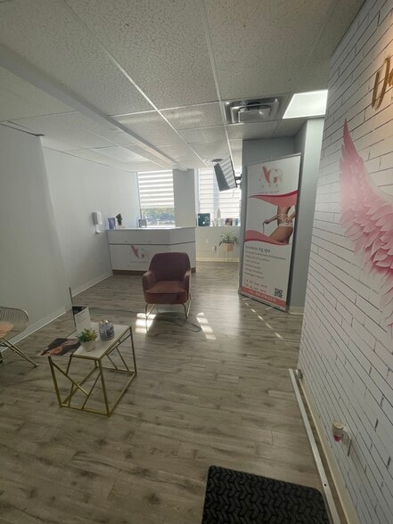 3858-3870 Notre-Dame, Laval, QC à vendre - Photo du bâtiment - Image 3 de 116