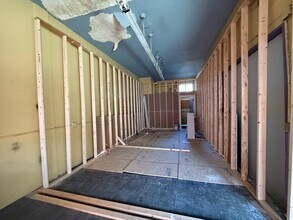 125 W Oak St, Louisville, KY à louer Photo intérieure- Image 2 de 3