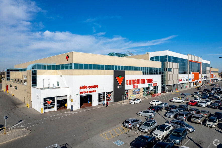 700 Lawrence Ave W, Toronto, ON for lease - Primary Photo - Image 1 of 4