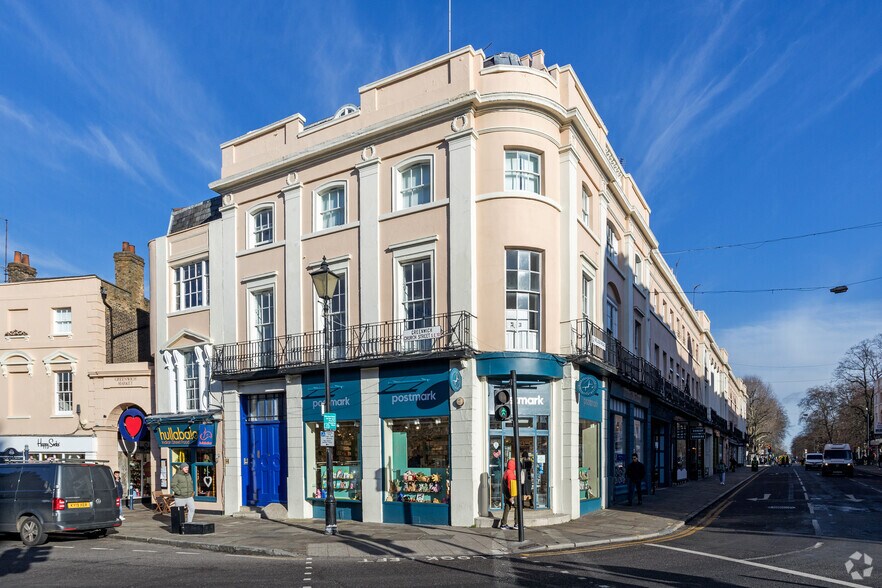 1-12 Nelson Rd, Londres à louer - Photo du bâtiment - Image 2 de 3