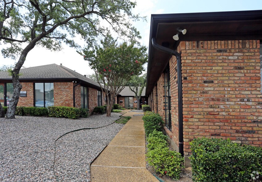 2007 N Collins Blvd, Richardson, TX à vendre - Photo du bâtiment - Image 3 de 22