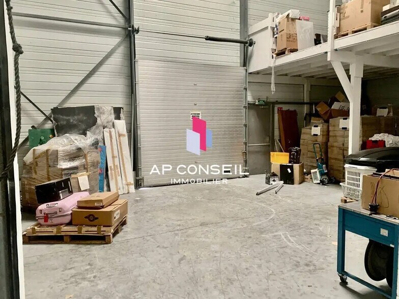 Flex in Les Alluets-le-Roi for lease - Building Photo - Image 3 of 11