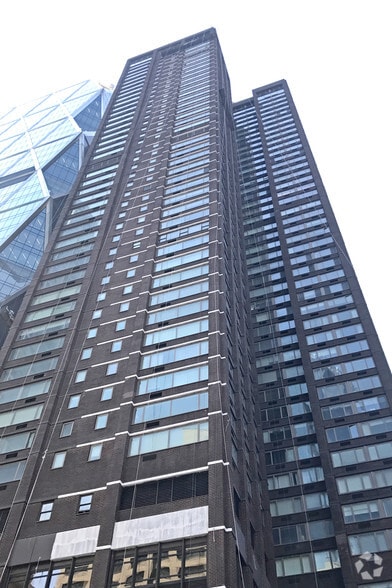 322 W 57th St, New York, NY for lease - Building Photo - Image 2 of 2