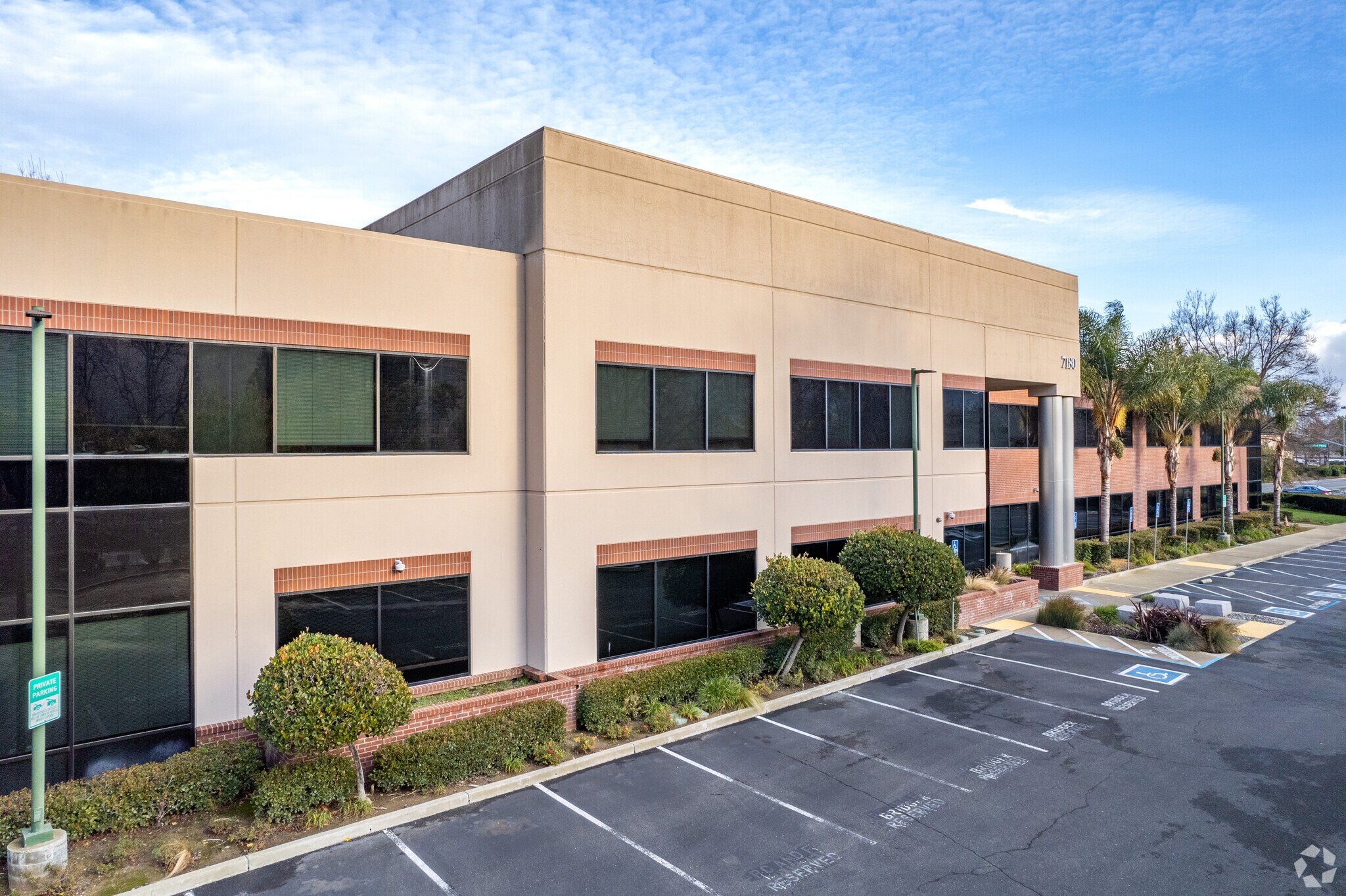 7180 Koll Center Pky, Pleasanton, CA à louer Photo du bâtiment- Image 1 de 7