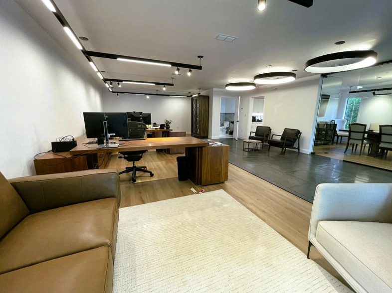 323 S Fannin Ave, Tyler, TX for lease - Interior Photo - Image 3 of 9