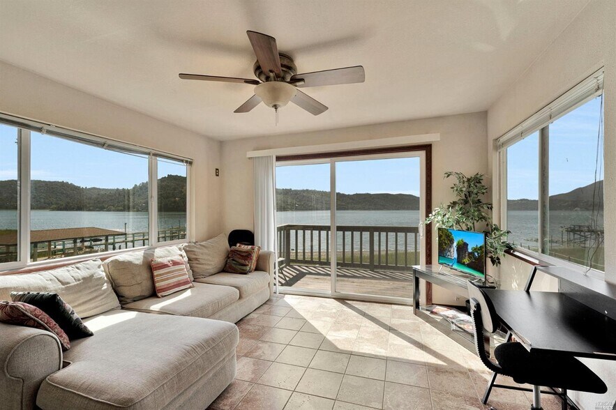 14097 Lakeshore Dr, Clearlake, CA for sale - Primary Photo - Image 1 of 24