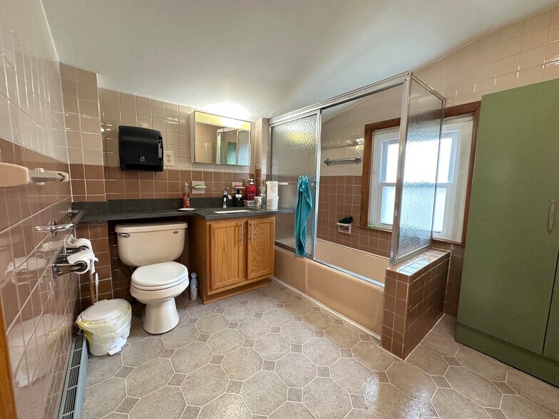 799 Front St, Chicopee, MA à vendre - Photo du bâtiment - Image 2 de 18