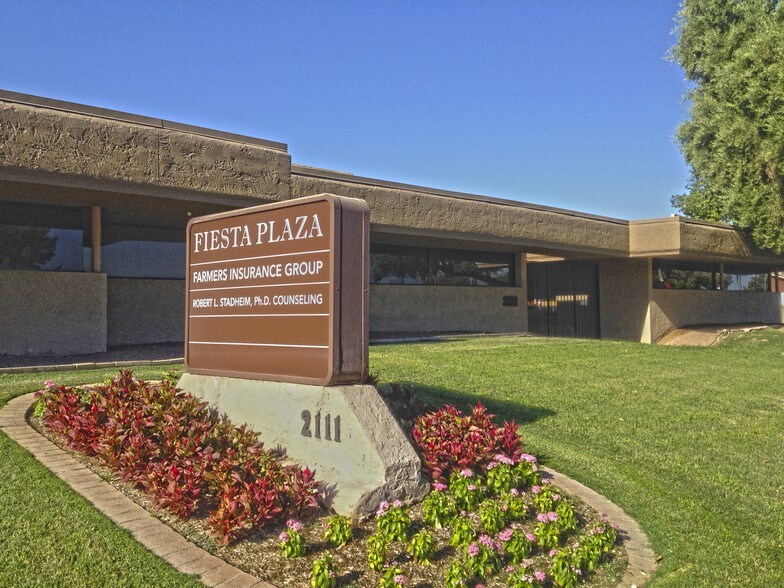 2111 E Baseline Rd, Tempe, AZ à louer - Photo du bâtiment - Image 1 de 1