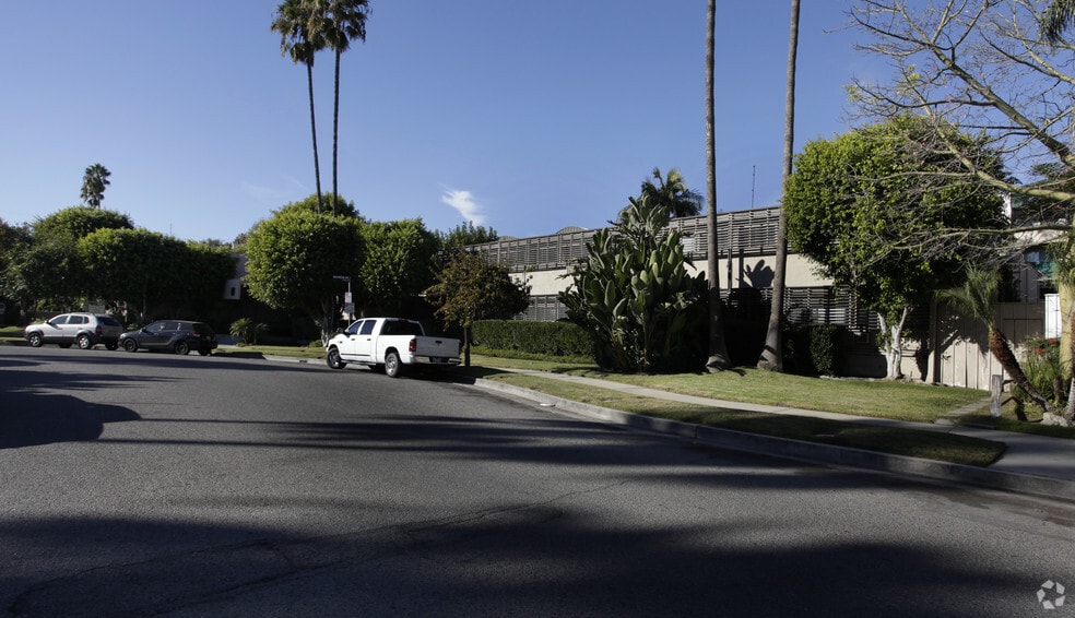 6717 Wilkinson Ave, North Hollywood, CA for sale - Building Photo - Image 2 of 3