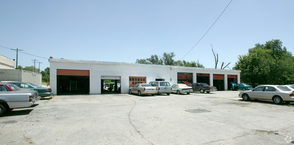2112 N Macarthur Blvd, Oklahoma City, OK à louer - Photo du bâtiment - Image 2 de 3