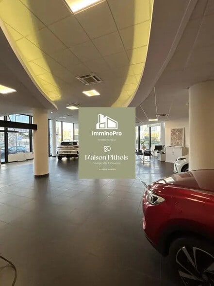 Retail in Marseille for lease - Interior Photo - Image 2 of 6