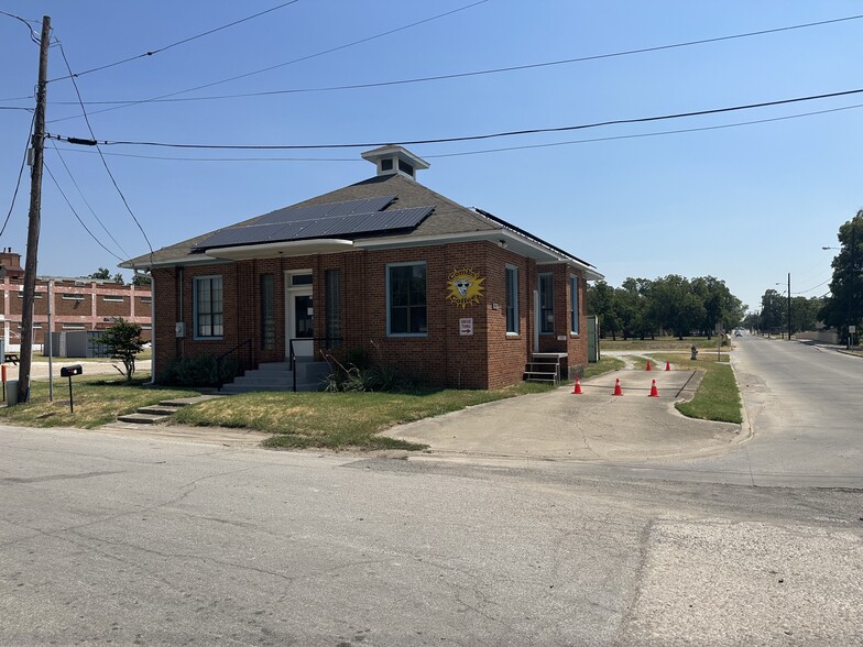 701 E Broadway St, Gainesville, TX à vendre - Photo du bâtiment - Image 1 de 1