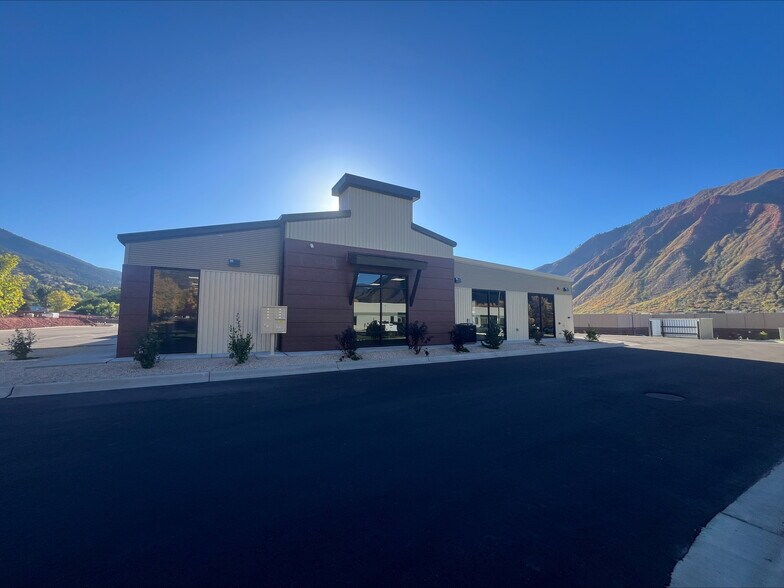 304 Center Dr., Glenwood Springs, CO à louer - Photo du bâtiment - Image 2 de 6