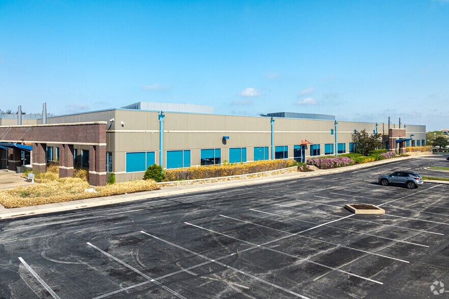 17300-17330 W 119th St, Olathe, KS à louer - Photo du bâtiment - Image 2 de 4