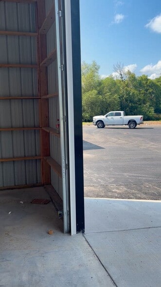 E 17th Street St, Springfield, TN for lease - Commercial Listing Video - Image 3 of 10