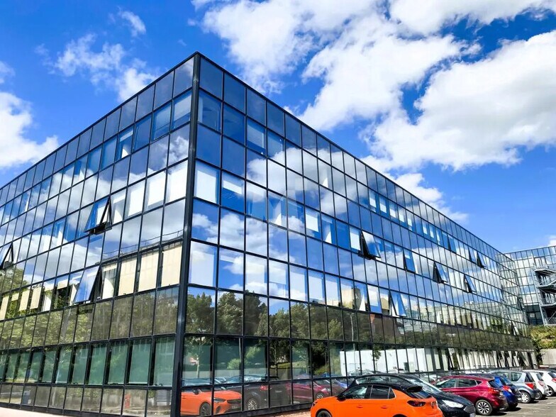 Office in Évry-Courcouronnes for sale - Building Photo - Image 1 of 8