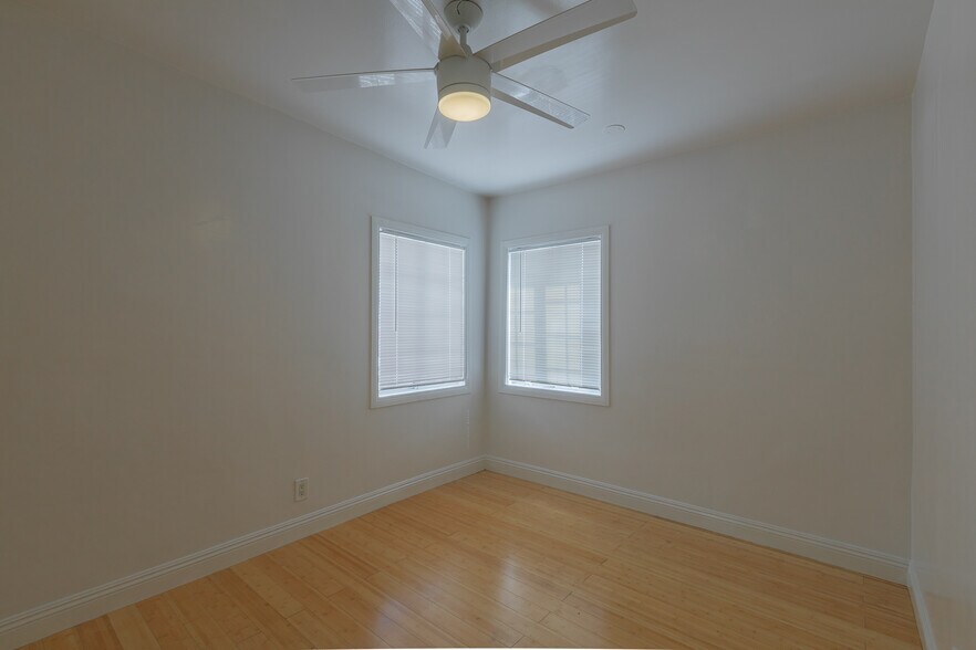 1544 Anaheim St, Harbor City, CA à vendre - Photo du bâtiment - Image 3 de 26