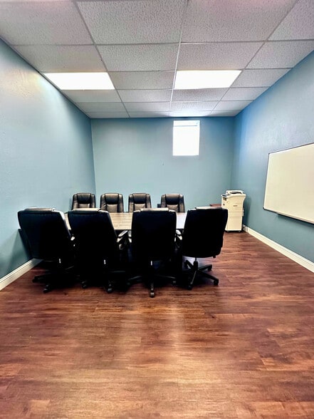 215 S College St, Waxahachie, TX for lease - Interior Photo - Image 3 of 4