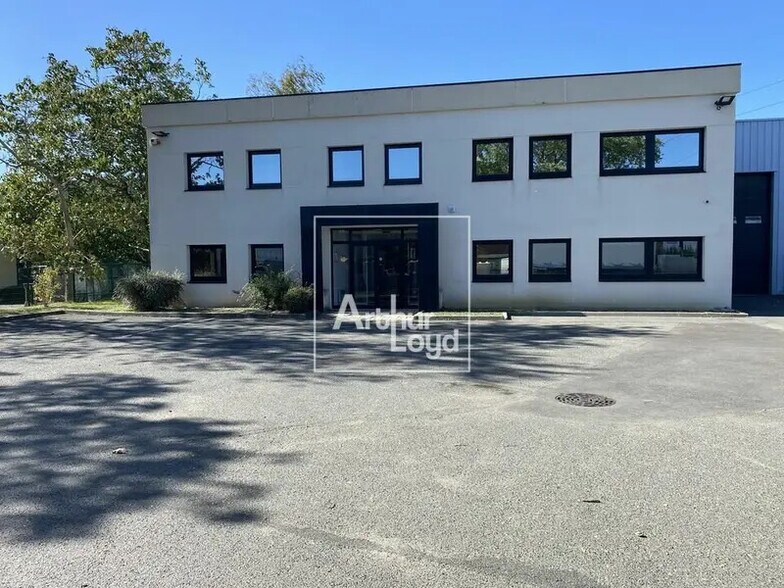 Flex in Lisses for sale - Building Photo - Image 1 of 7
