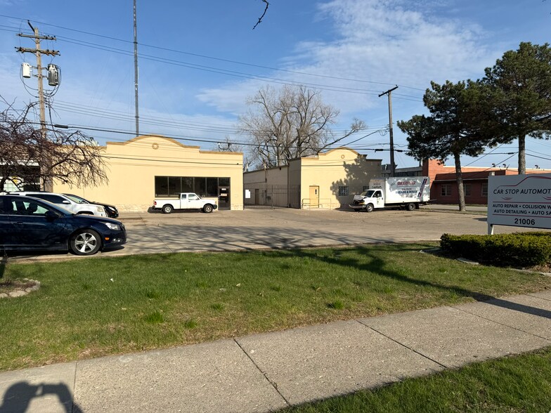 21000 Coolidge Hwy, Oak Park, MI à louer - Photo du bâtiment - Image 1 de 2