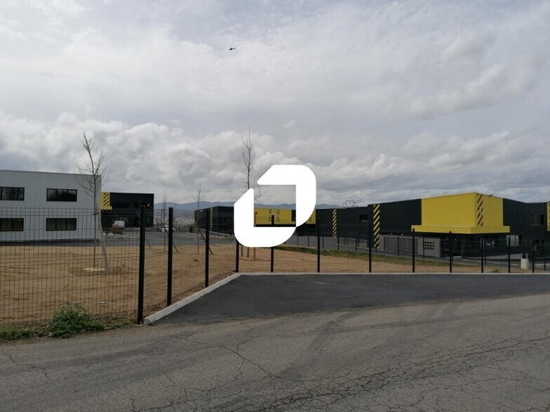 Flex in Frans for lease - Building Photo - Image 2 of 14