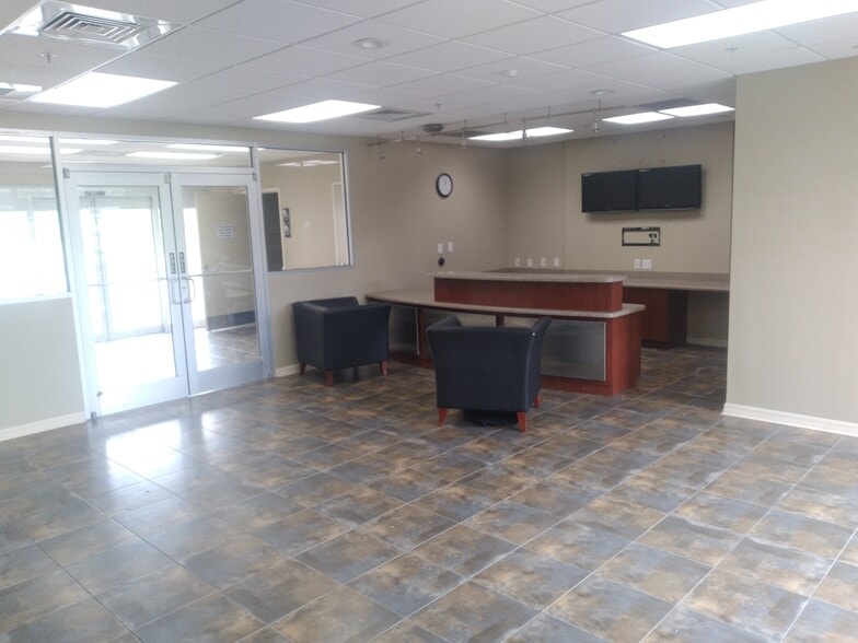 12560 Tamiami Trl S, North Port, FL for lease - Interior Photo - Image 2 of 7