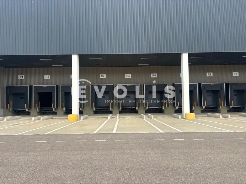4 Avenue De Montmartin, Corbas for lease - Building Photo - Image 3 of 20