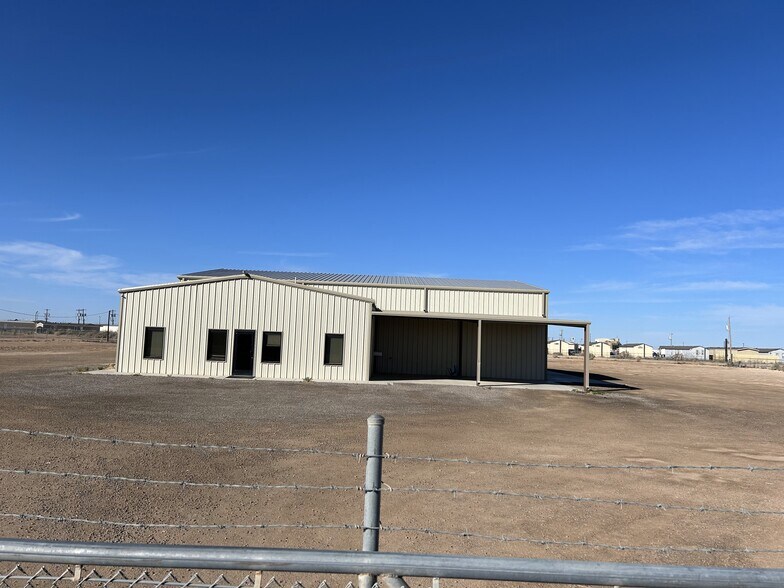 1389 Oil Mil Rd, Pecos, TX à louer - Photo du bâtiment - Image 1 de 39