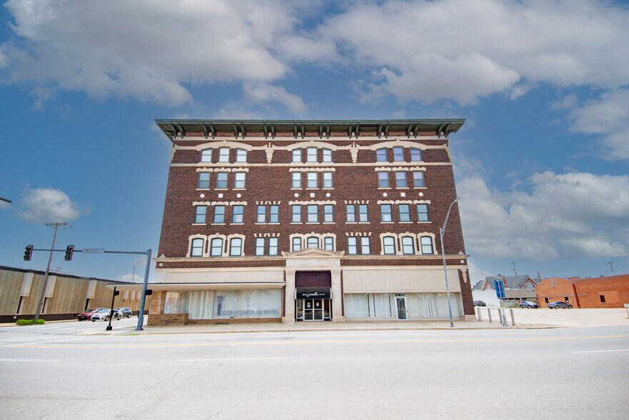 303 W Broadway Ave, Enid, OK à louer - Photo du bâtiment - Image 2 de 5