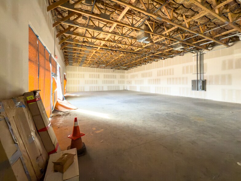 16138-16164 S Highland Ave, Fontana, CA à louer - Photo intérieure - Image 2 de 5