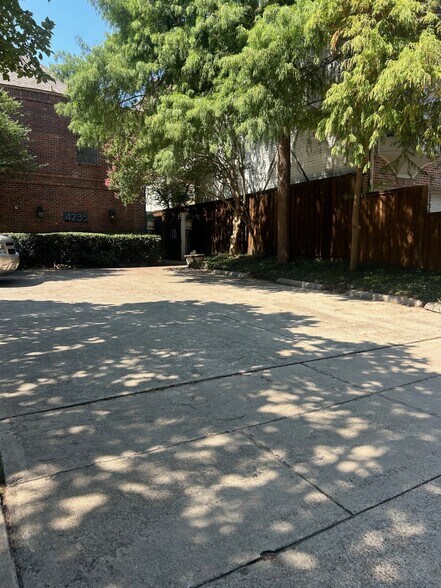 4235 Gilbert Ave, Dallas, TX à vendre - Photo du bâtiment - Image 2 de 3