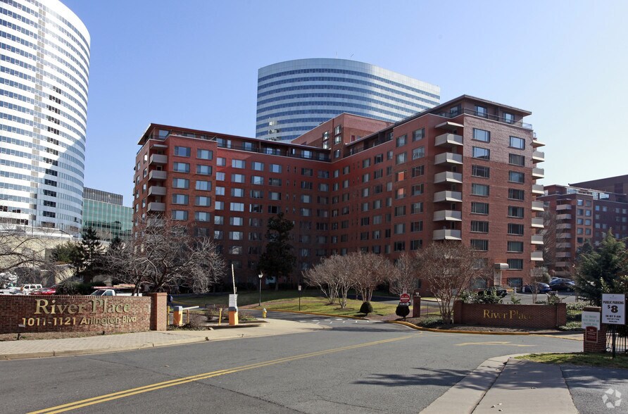 1011-1121 Arlington Blvd, Arlington, VA à louer - Photo du bâtiment - Image 3 de 9