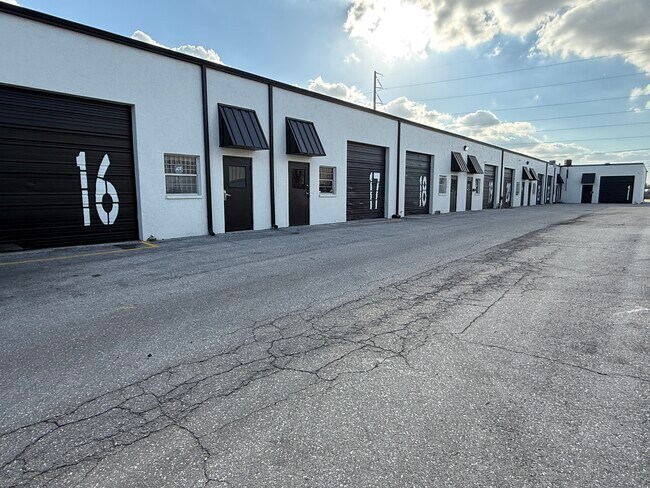 More details for 2020 S Combee Rd, Lakeland, FL - Industrial for Lease