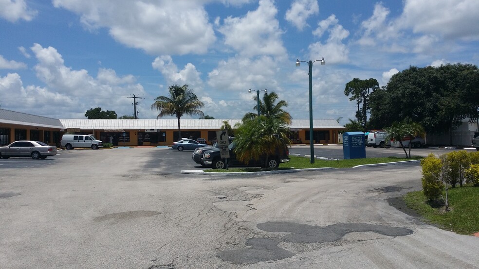 8027 S Federal Hwy, Port Saint Lucie, FL for lease - Building Photo - Image 2 of 2