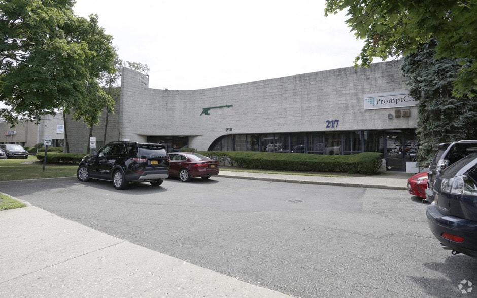 217-225 Central Ave, Farmingdale, NY à louer - Photo du bâtiment - Image 3 de 4