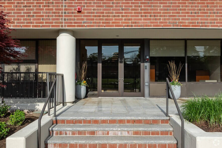 20 Pickering St, Needham, MA à louer - Photo du bâtiment - Image 2 de 4