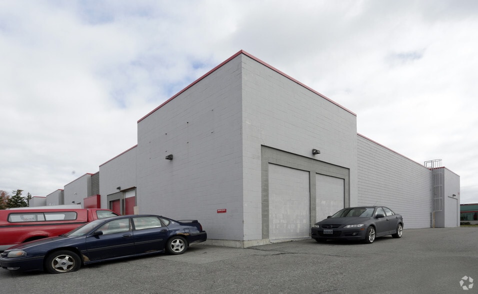 2413 Stevenage Dr, Ottawa, ON for lease - Building Photo - Image 2 of 4