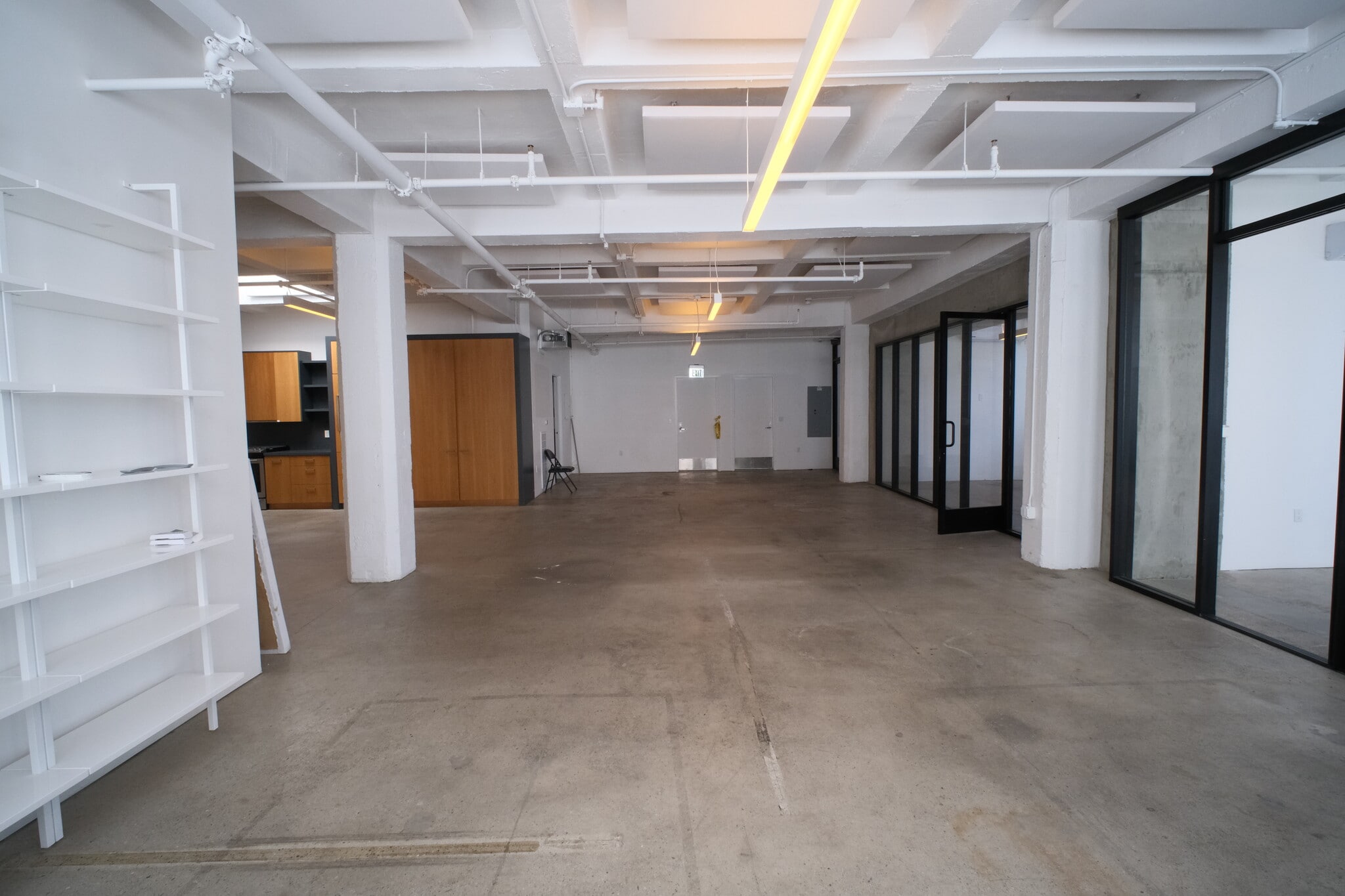 806 E 3rd St, Los Angeles, CA à louer Photo intérieure- Image 1 de 6