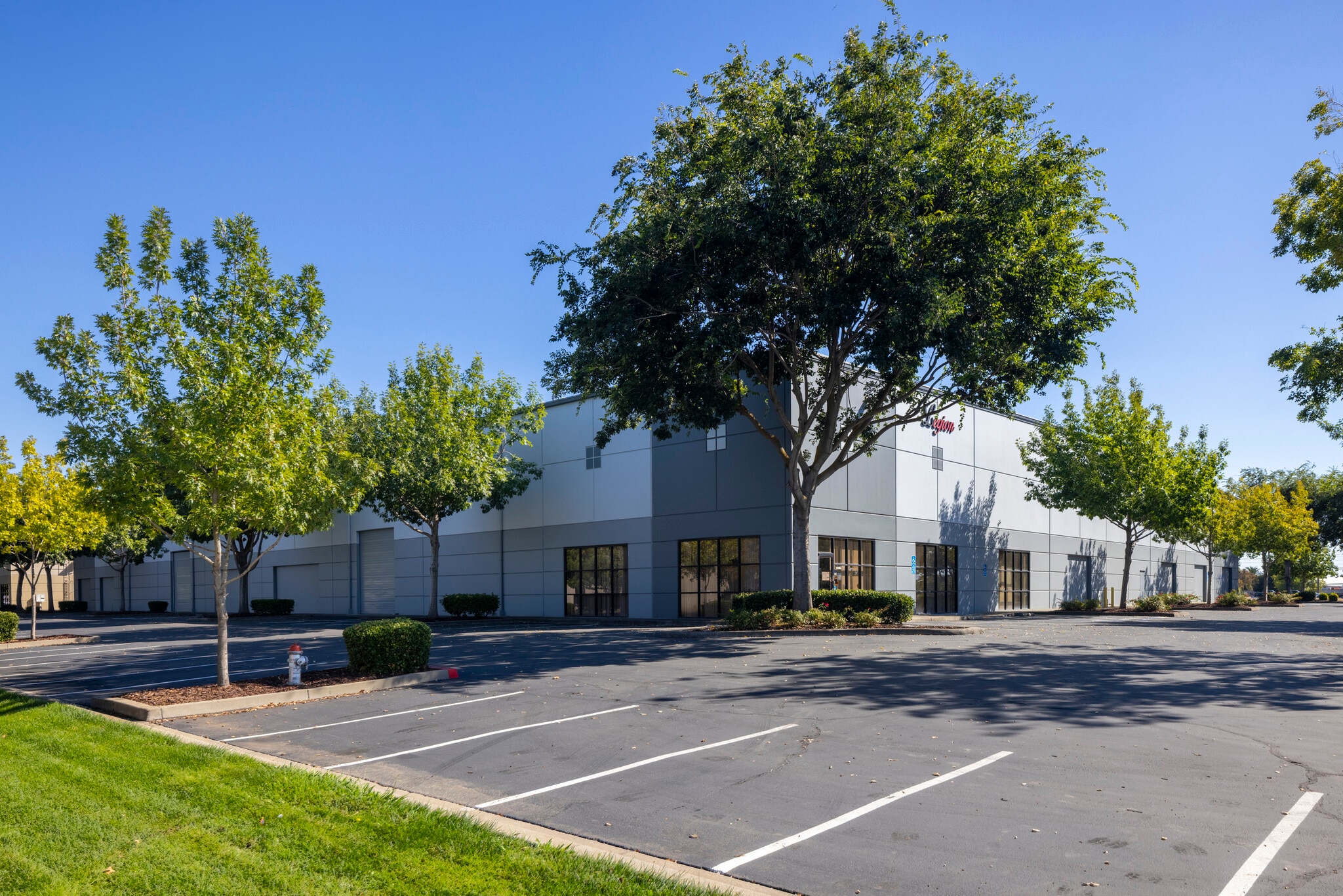 6301 Florin Perkins Rd, Sacramento, CA à louer Photo du bâtiment- Image 1 de 13