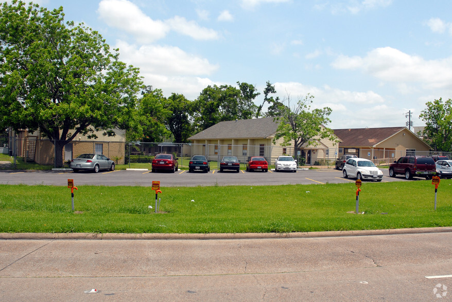 907 Preston Ave, Pasadena, TX for lease - Building Photo - Image 3 of 3