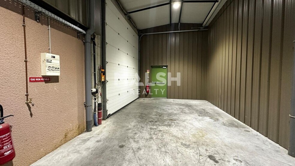 Flex in Arnas for lease - Interior Photo - Image 3 of 4