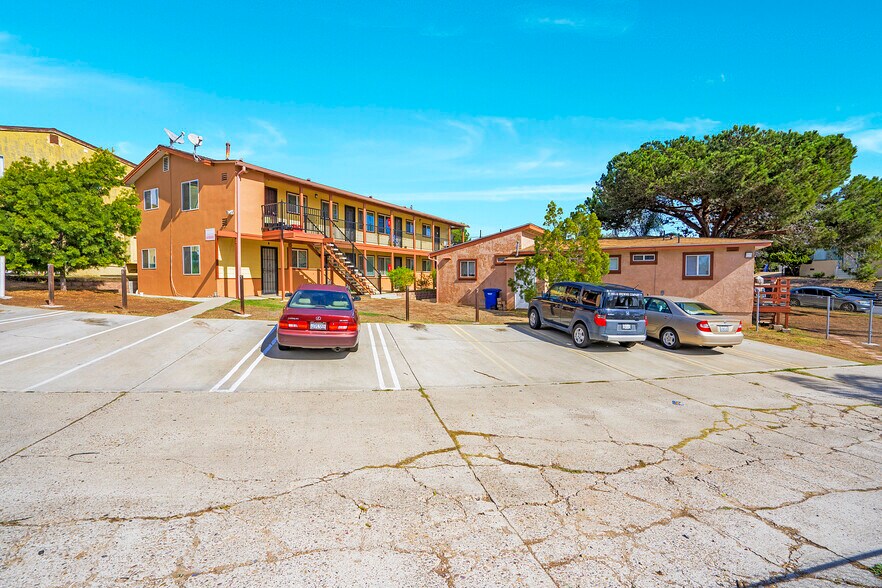 2220 Dunlop St, San Diego, CA à vendre - Photo du bâtiment - Image 2 de 7