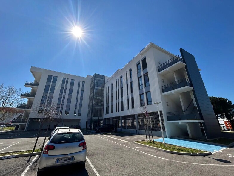 Office in Marseille for lease - Building Photo - Image 2 of 52