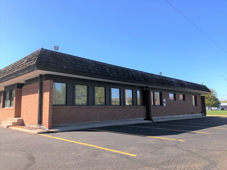 1416 S Commercial St, Neenah, WI à louer - Photo du bâtiment - Image 2 de 12