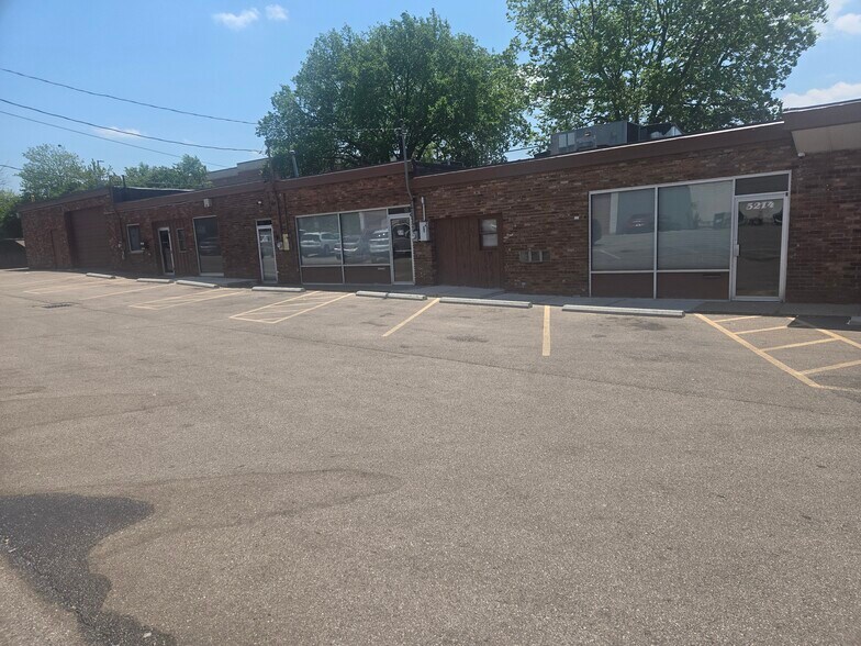 5210-5214 N Dixie Dr, Dayton, OH à louer - Photo du bâtiment - Image 3 de 3