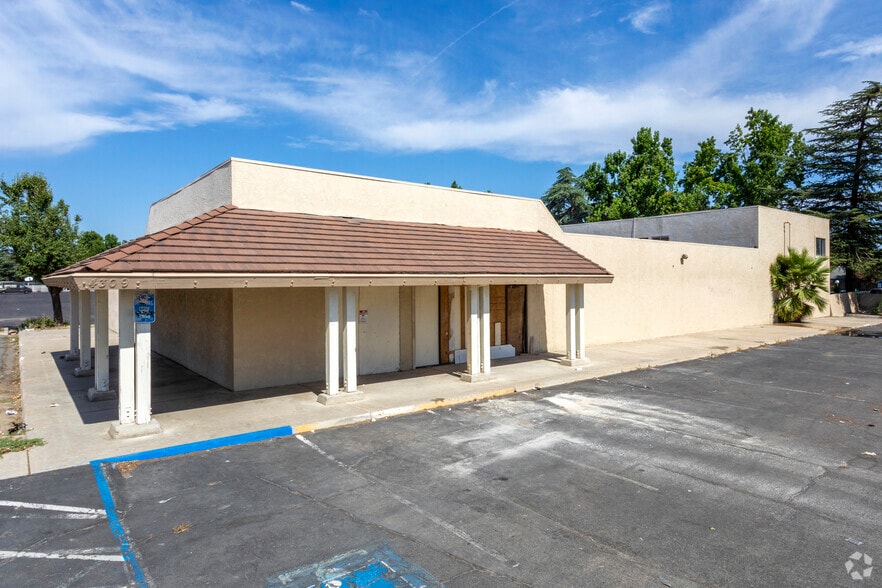 4309 N Cedar Ave, Fresno, CA for sale - Primary Photo - Image 1 of 14